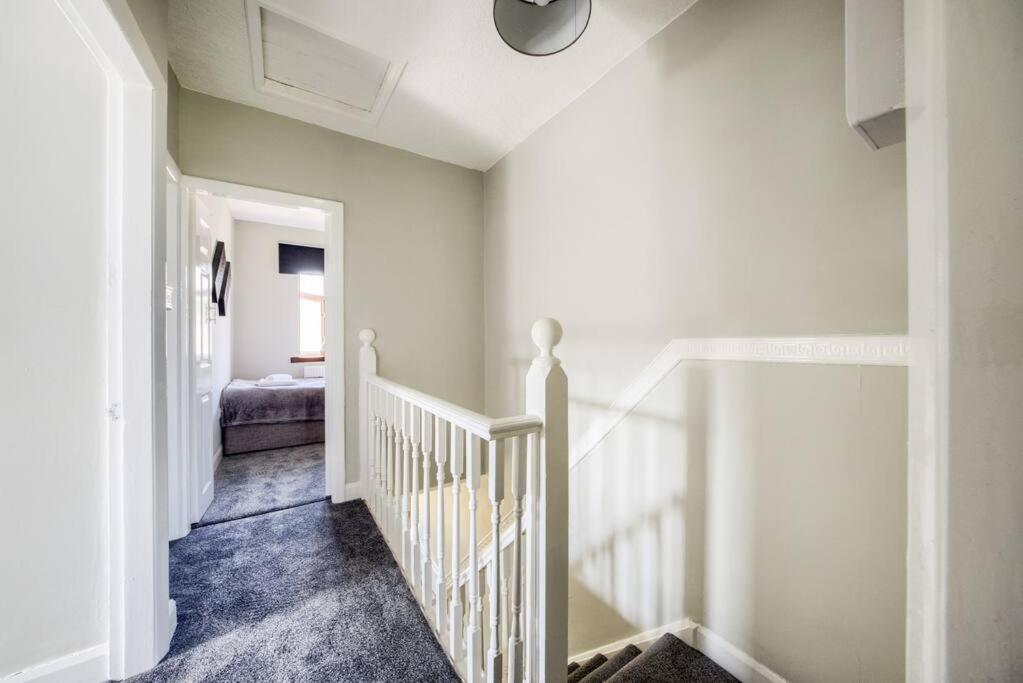 Low Rate - Coventry For 3 Bedroom House With Garden, Free Netflix And Unlimited Wi-Fi - Driveway Parking - Agc Εξωτερικό φωτογραφία