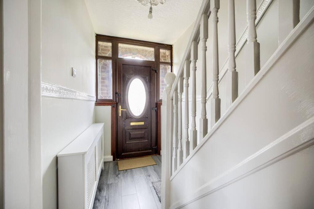 Low Rate - Coventry For 3 Bedroom House With Garden, Free Netflix And Unlimited Wi-Fi - Driveway Parking - Agc Εξωτερικό φωτογραφία