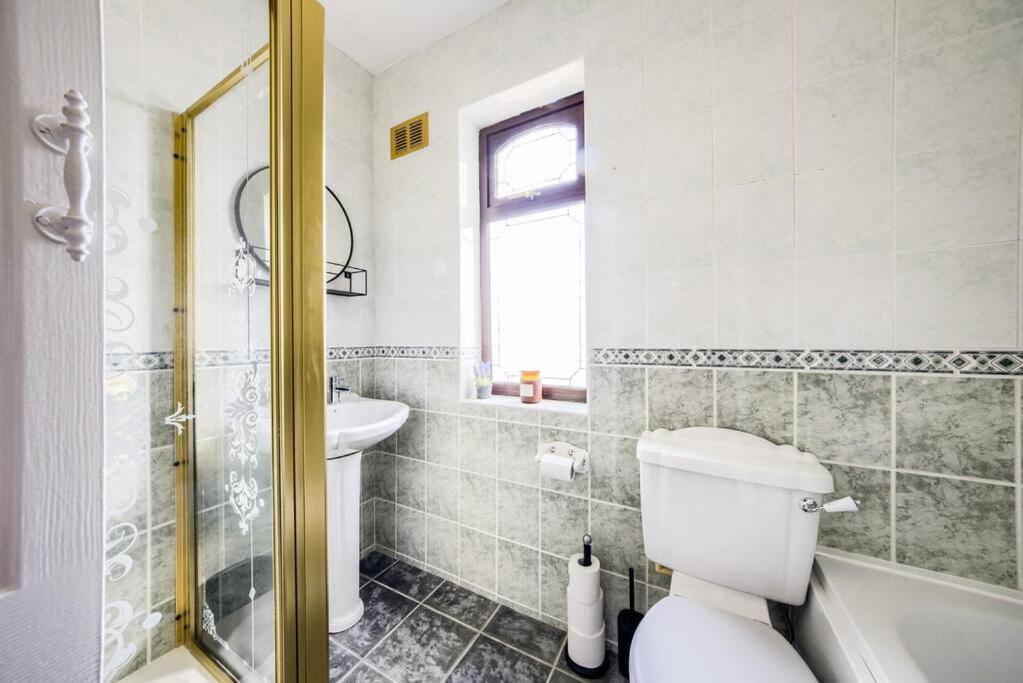 Low Rate - Coventry For 3 Bedroom House With Garden, Free Netflix And Unlimited Wi-Fi - Driveway Parking - Agc Εξωτερικό φωτογραφία