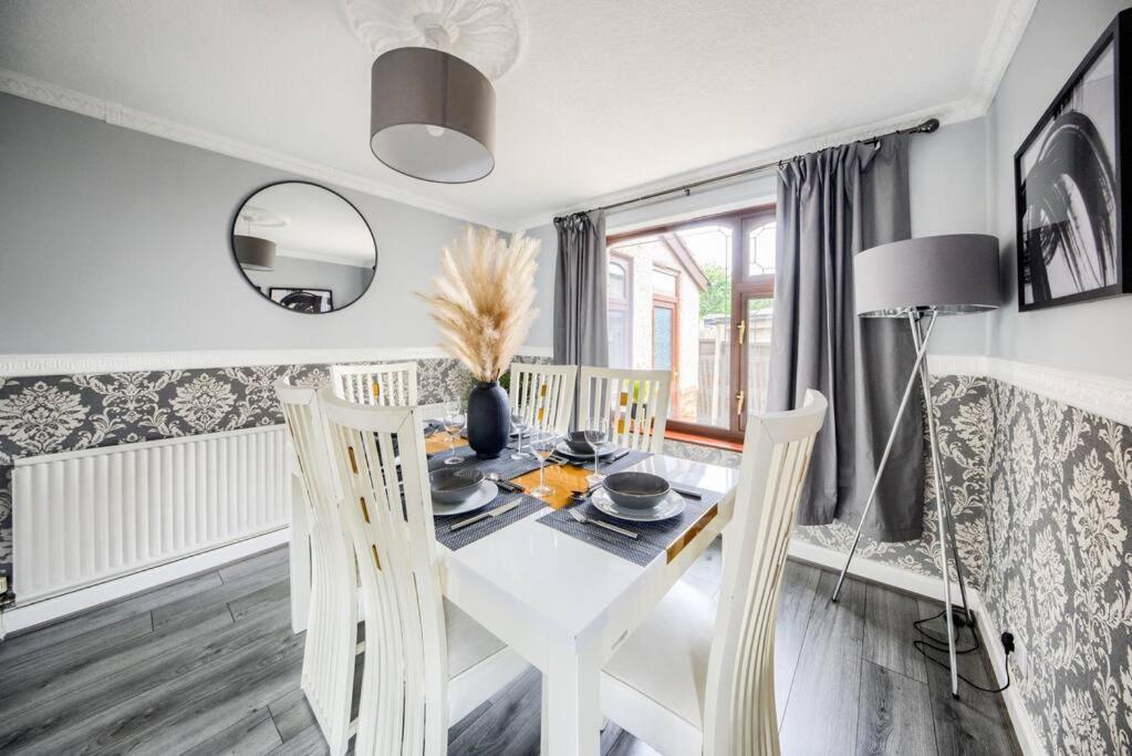 Low Rate - Coventry For 3 Bedroom House With Garden, Free Netflix And Unlimited Wi-Fi - Driveway Parking - Agc Εξωτερικό φωτογραφία