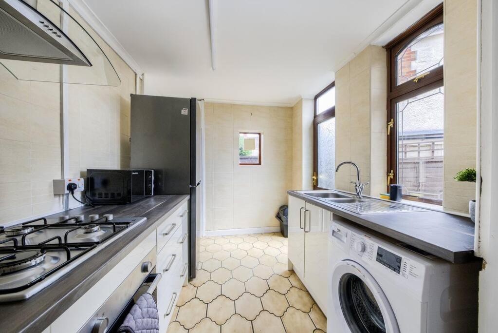 Low Rate - Coventry For 3 Bedroom House With Garden, Free Netflix And Unlimited Wi-Fi - Driveway Parking - Agc Εξωτερικό φωτογραφία