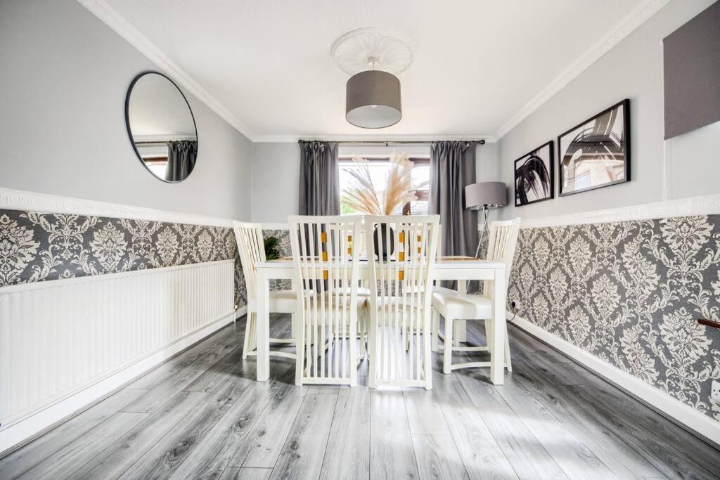 Low Rate - Coventry For 3 Bedroom House With Garden, Free Netflix And Unlimited Wi-Fi - Driveway Parking - Agc Εξωτερικό φωτογραφία
